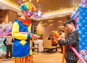 小丑成人气球视频,趣味与争议并存